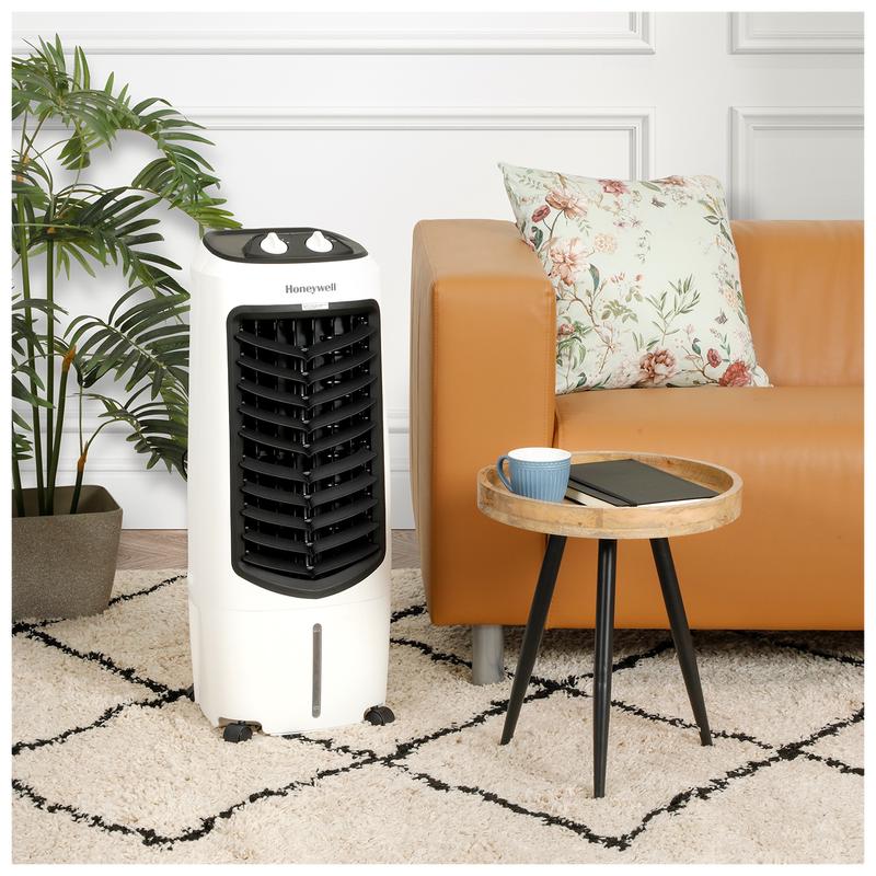 The Honeywell Aircooler TC10PM in the living room