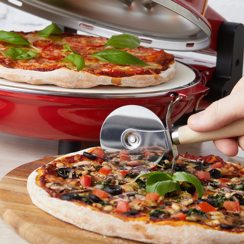 Petra electric pizza oven - pizza cutter