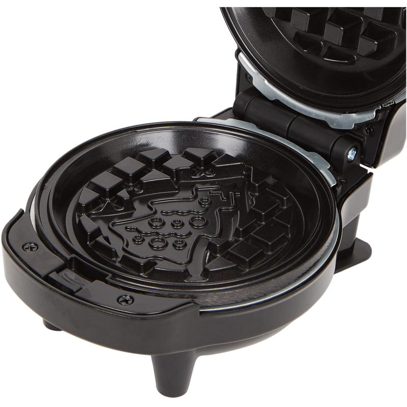 Petra 10-in-1 mini waffle maker with Christmas tree plate