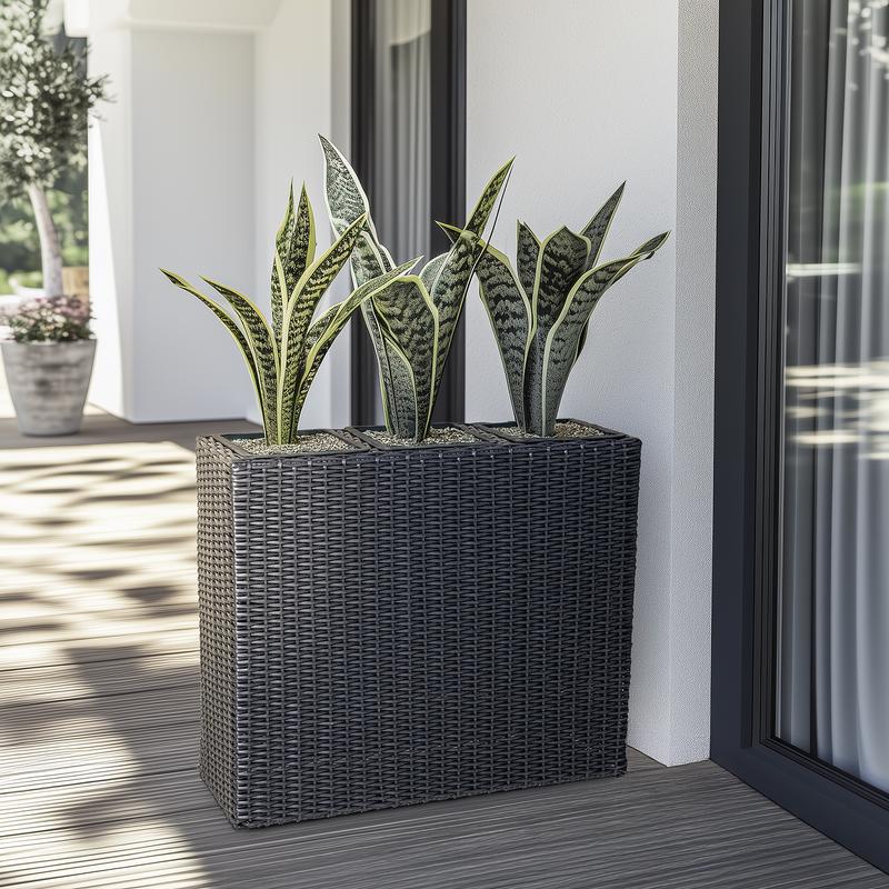 Rattan plantenbak buiten