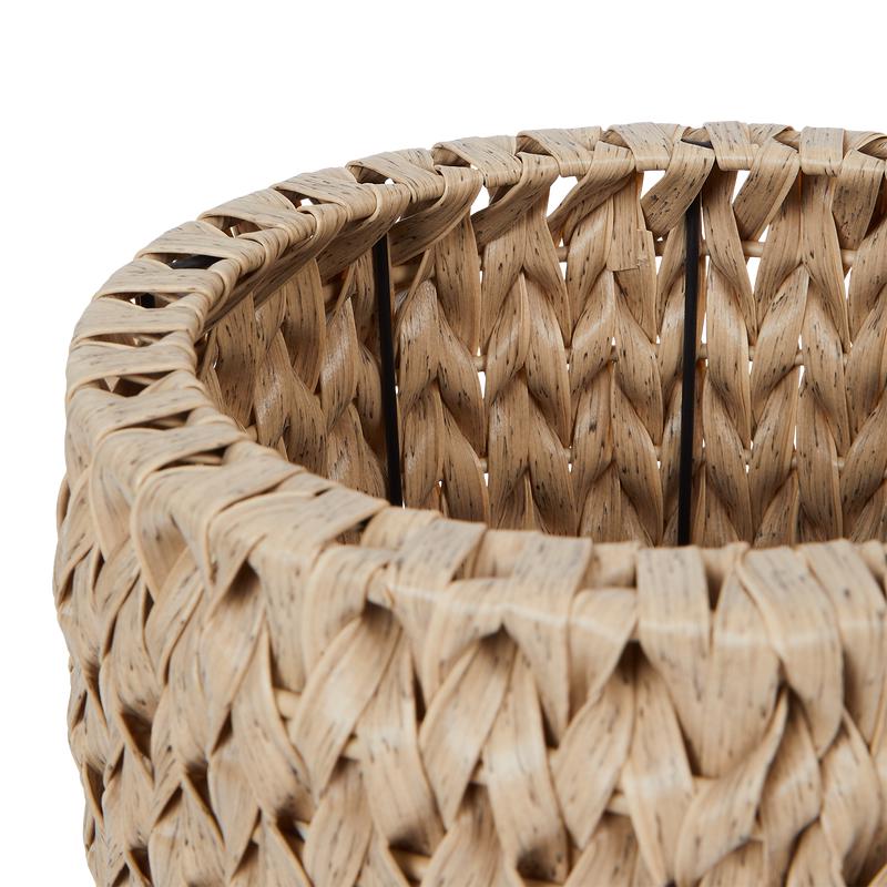 Close-up of the edge of the tall plant pot - natural