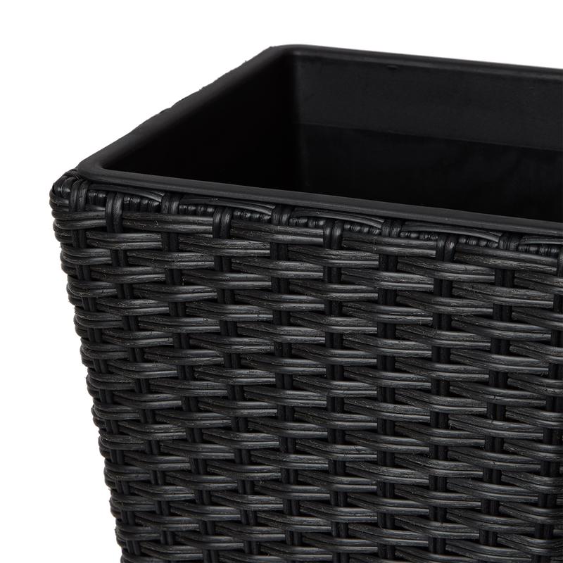 Set of 2 plant pots with rattan look - close-up