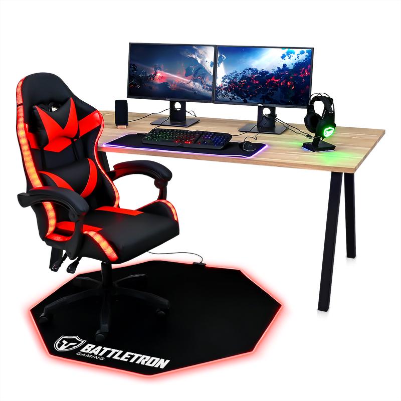 Chaise gaming rouge à un bureau 