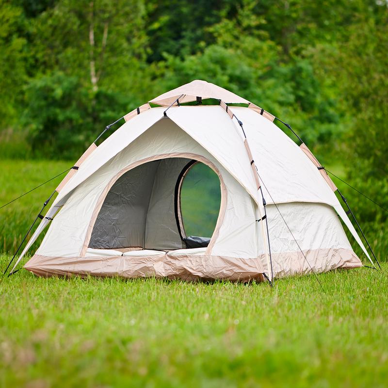 Easy pop-up tent - tent on grass