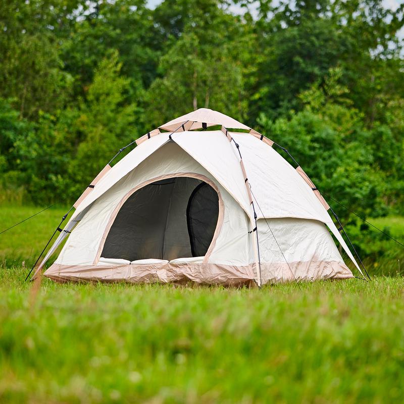 Easy pop-up tent - tent on grass closed