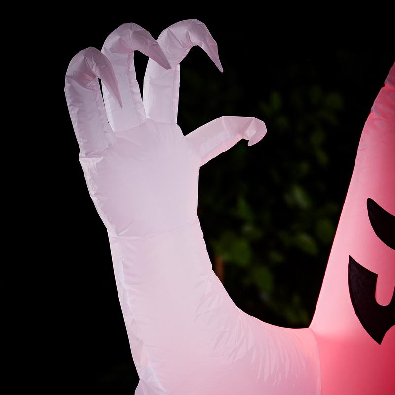 Close-up hand Inflatable ghost - 210 cm