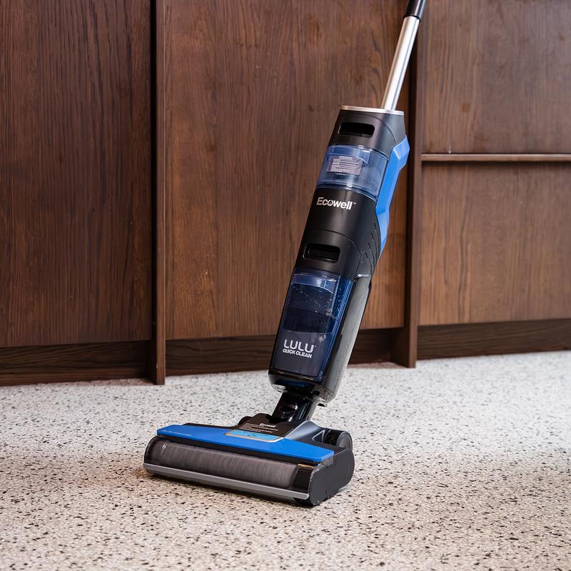 Ecowell wet/dry vacuum cleaner with mopping function in use