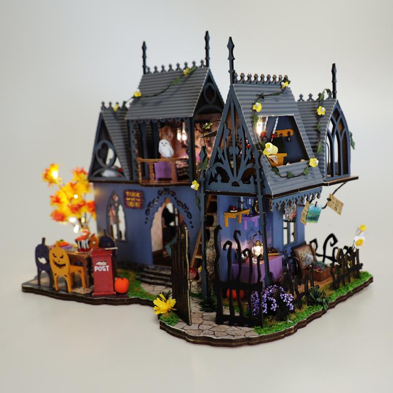 Schuin aanzicht Crafts & Co miniatuur huisje - Halloween editie