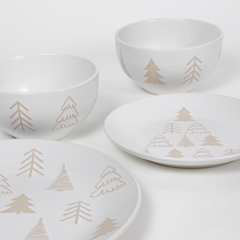 Christmas dinnerware set with Christmas tree – cream white – on table