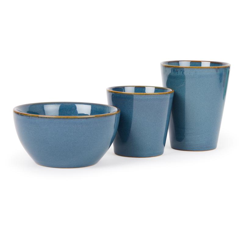 Een blauw set bestaande uit een grote- en kleine beker en een kom