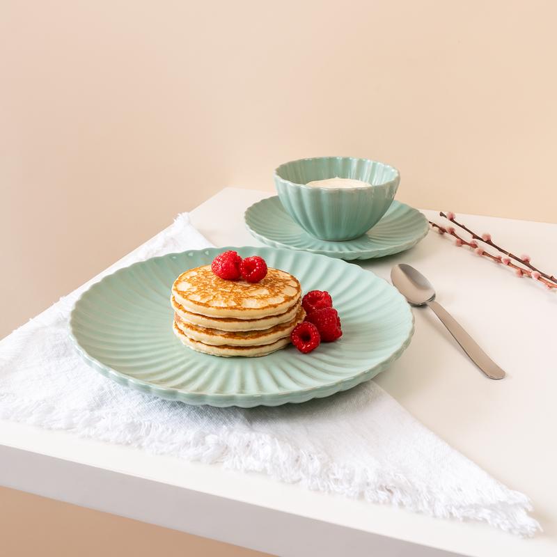 Plate set flower relief with food