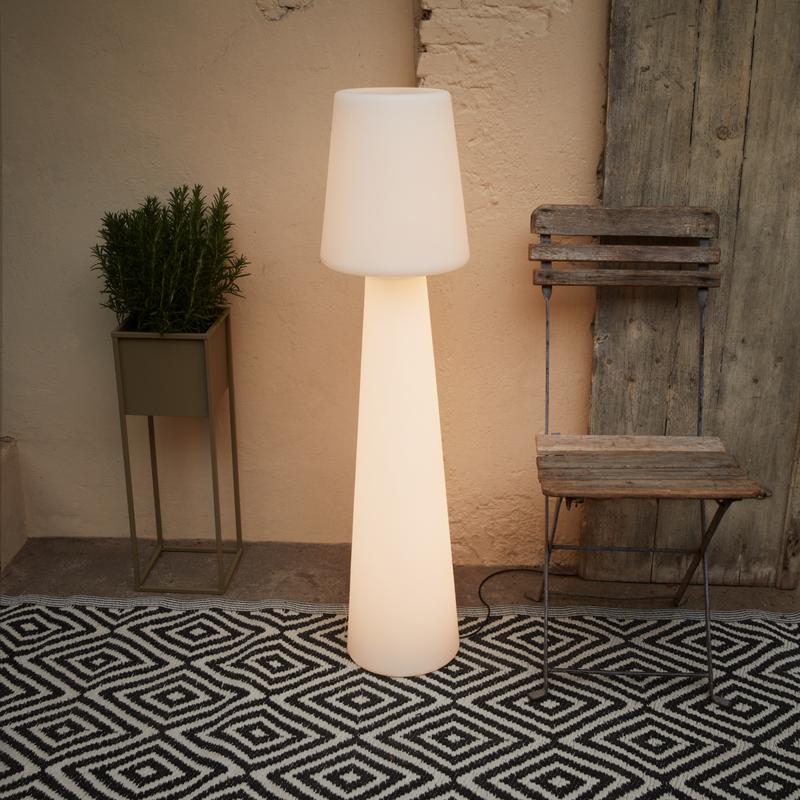 The XXL floor lamp in the living room