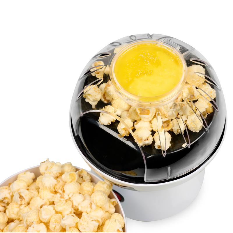 Popcorn in de Tristar Popcorn maker voetbal
