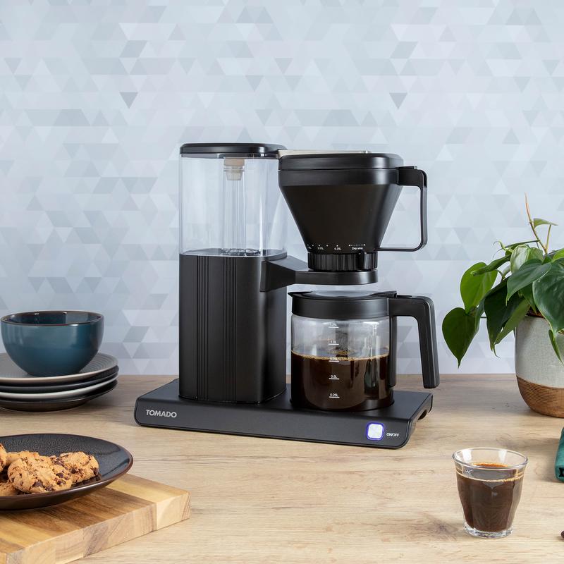 Cafetière à filtre électrique Tomado TCM1301B dans la cuisine