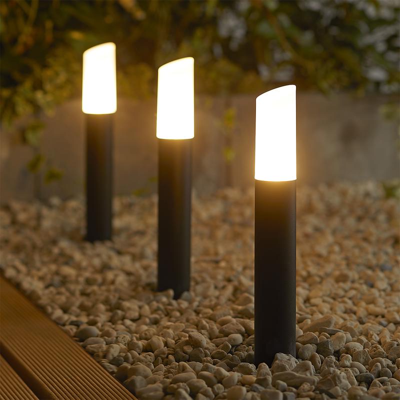 Warm white color of the LSC Smart Connect garden lamps