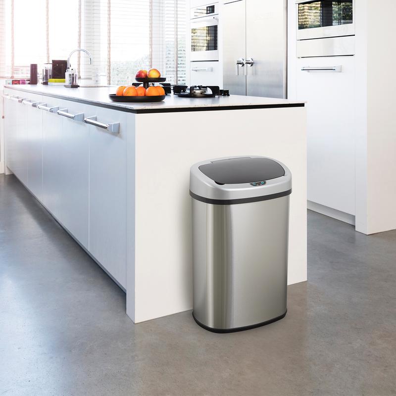 Trash can with sensor - 48 liter - in the kitchen