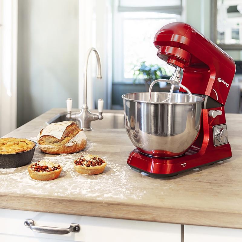  Robot pâtissier sur un comptoir 