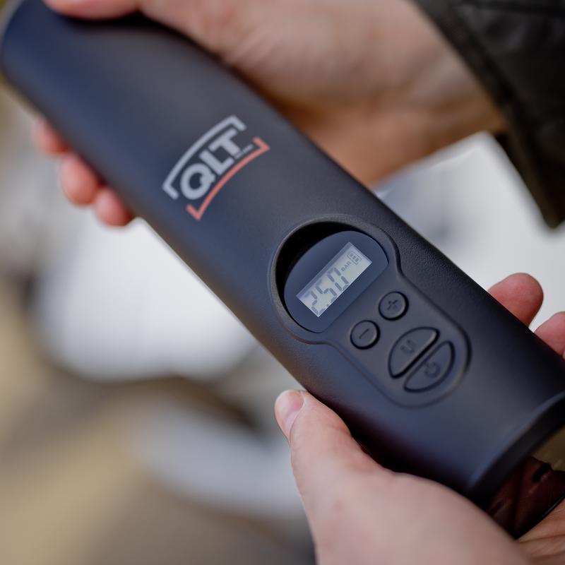 Cordless air compressor for car tyres