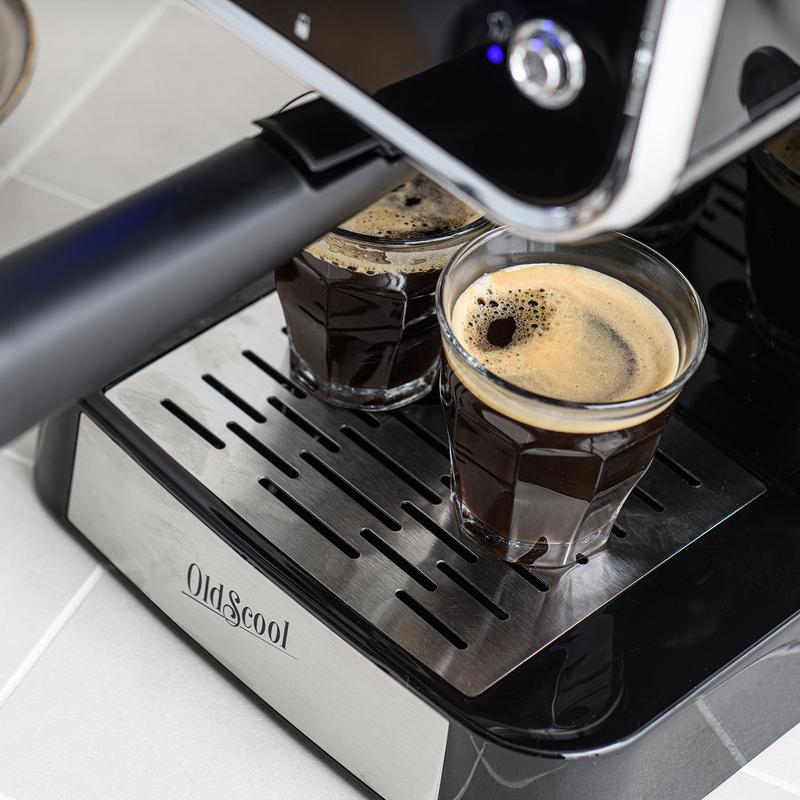 Espressomachine met retrolook twee espresso's