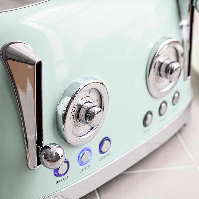 Double toaster with retro look - controls close-up