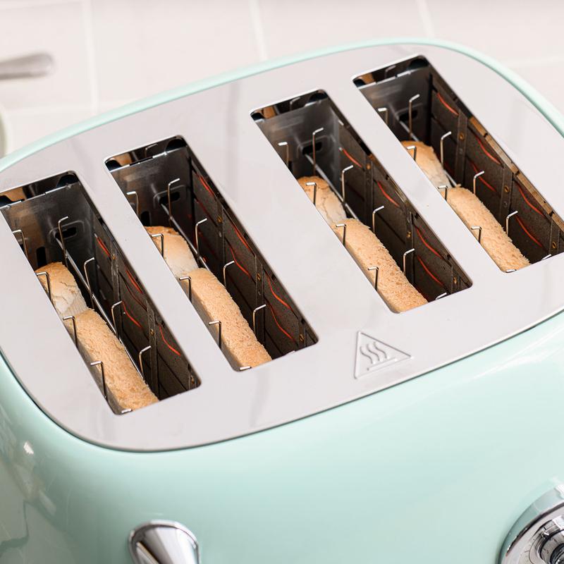 Grille-pain 4 tranches design rétro avec des toasts