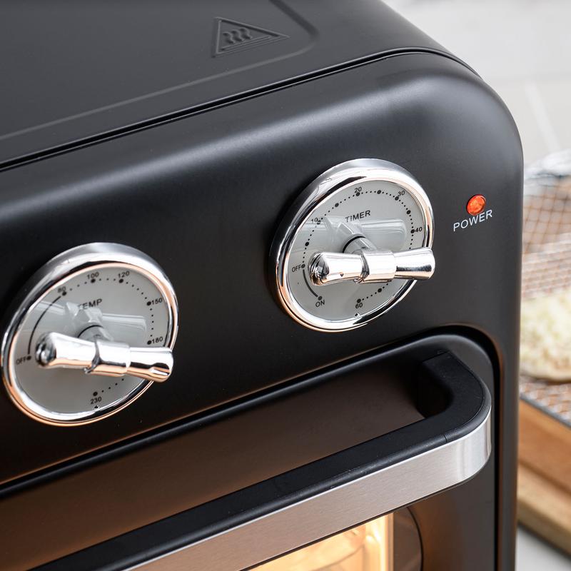 Compact oven with retro look - controls