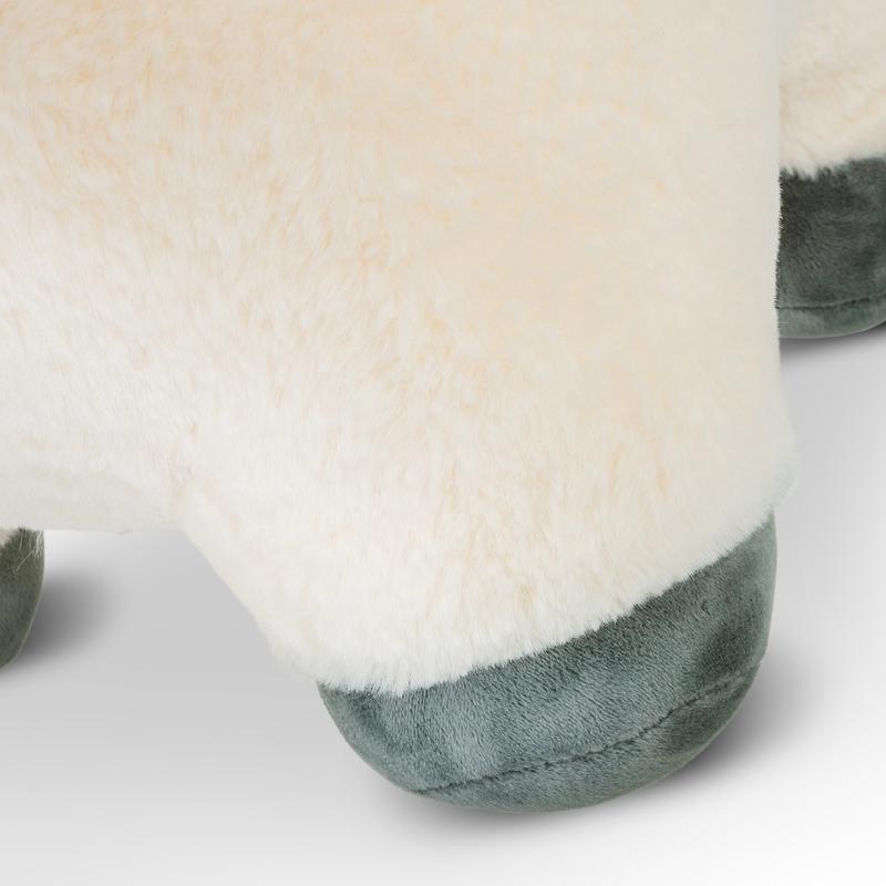Closeup van de voeten van de alpaca XXL knuffel