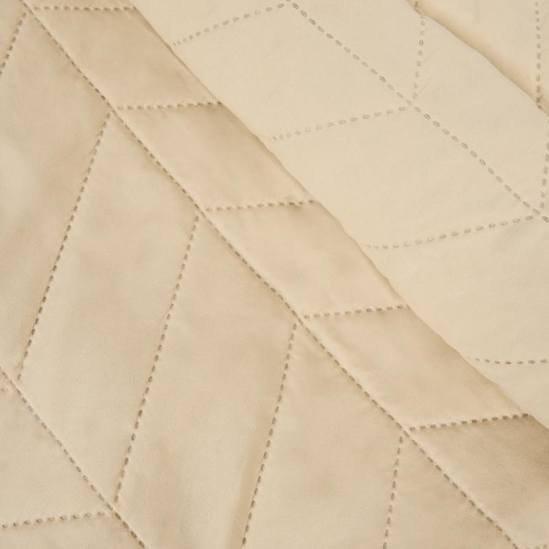 Bedspread and duvet cover set – stitching detail