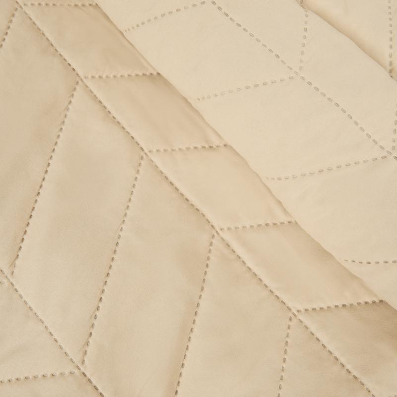 Bedspread and duvet cover set – stitching detail