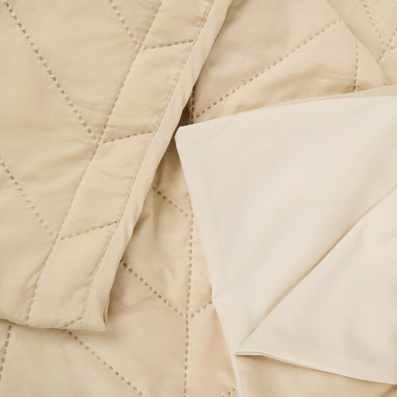 Bedspread and duvet cover set – stitching detail