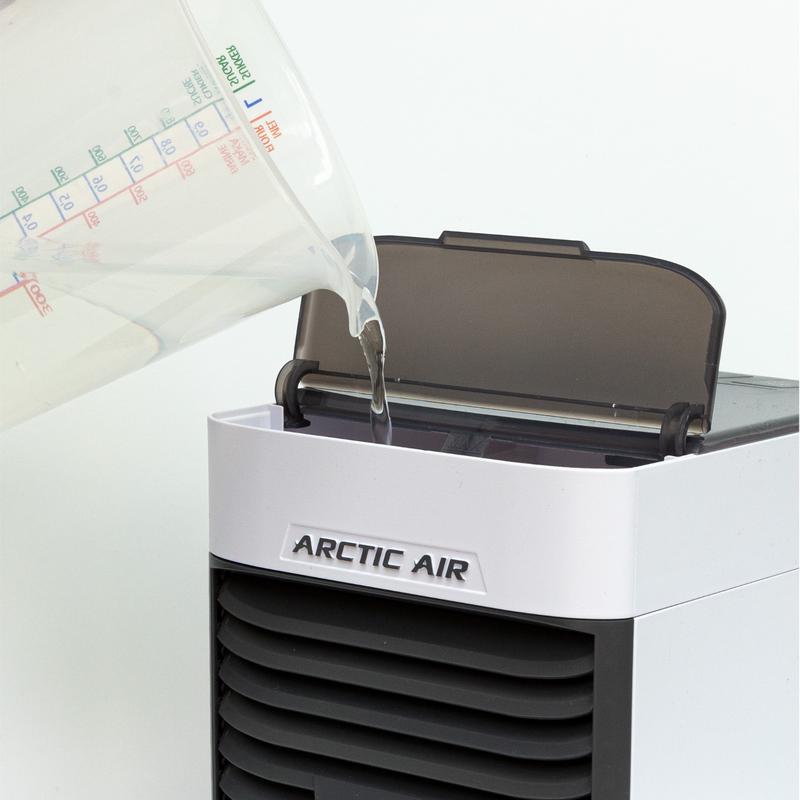 Remplir le réservoir d'eau du refroidisseur d'air Arctic Air Ultra