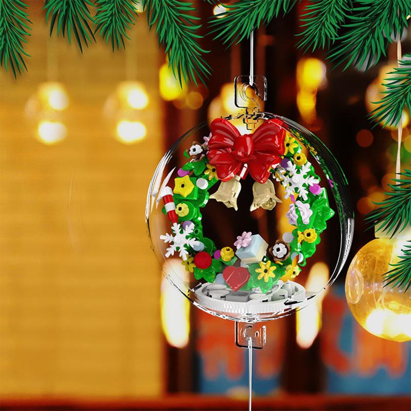 DIY Christmas bauble set with building blocks - wreath mood picture