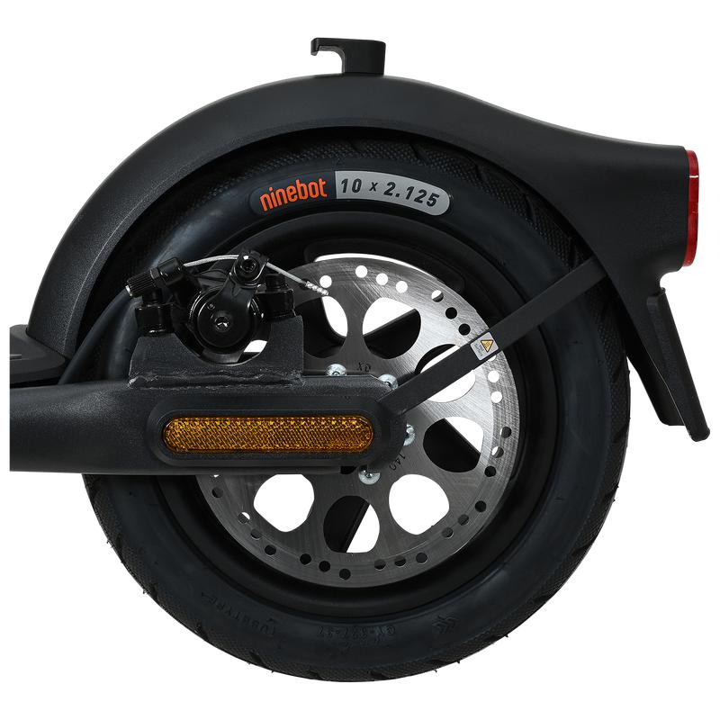 Trottinette électrique Segway back wheel close-up