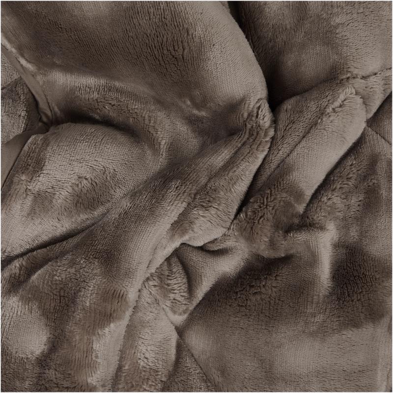 Lazy All-in-One Duvet Pom Pom Fur Folded – extreme close-up of material