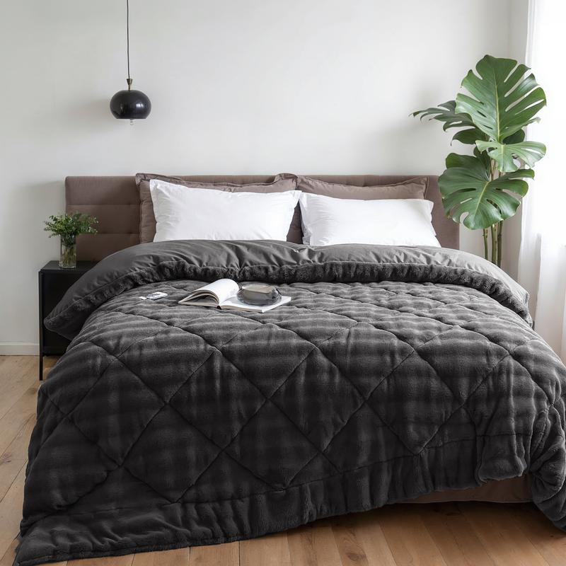 Lazy all-in-one dekbed Pom Pom Fur - Antraciet in de slaapkamer