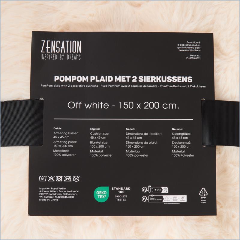 Pompom Fur throw with cushions – cream white – packaging close-up