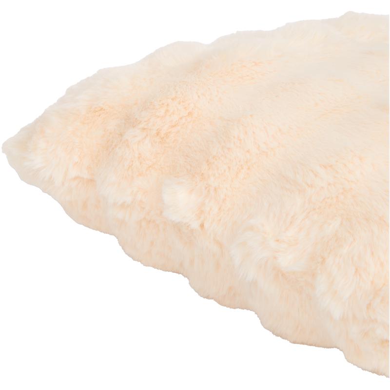 Pompom Fur throw with cushions – cream white – cushion detail