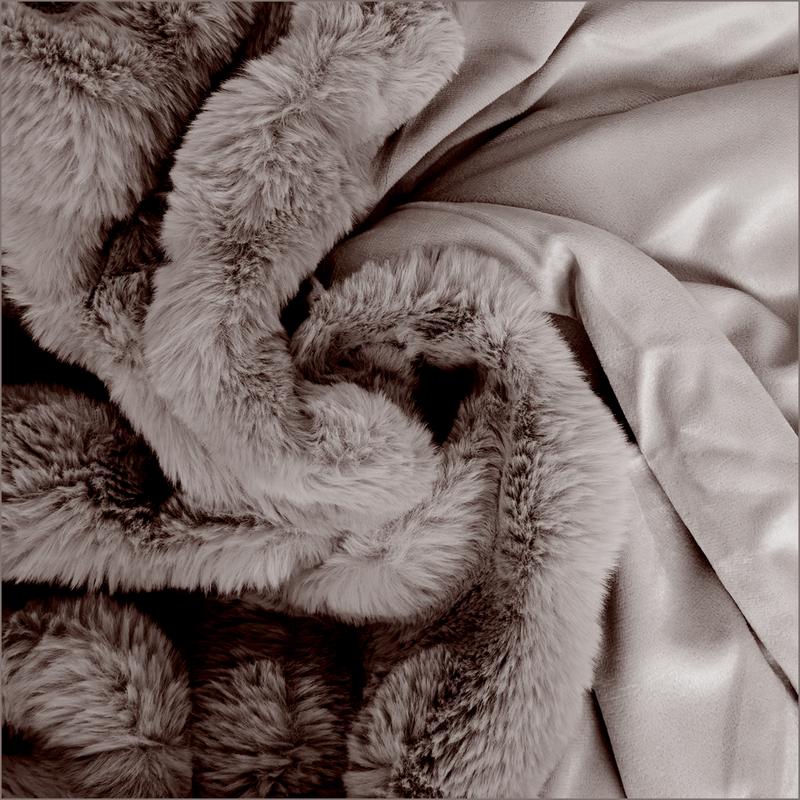 Pompom Fur throw with cushions – taupe – fabric detail