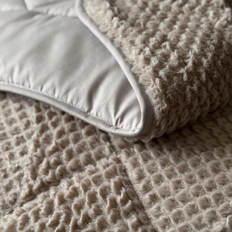 Lazy all-in-one duvet Teddy fur 140 x 200 cm - taupe - extreme close-up of fabric