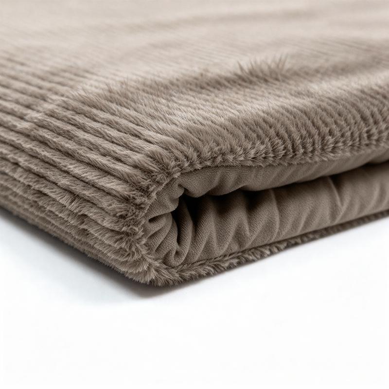 Faux fur duvet cover - 200 x 200/220 cm - taupe - close-up of pillowcase