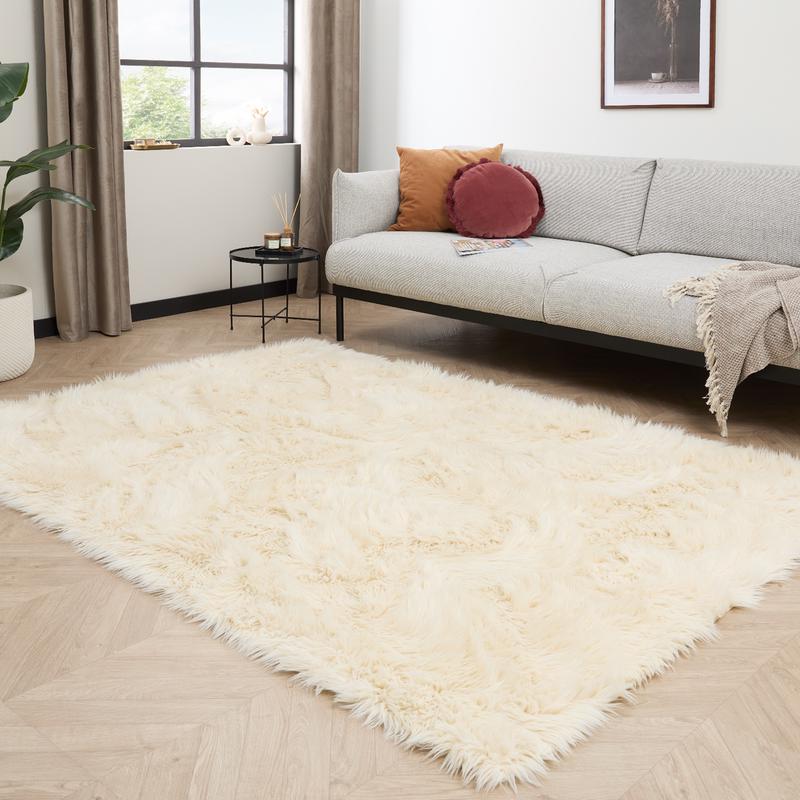 High-pile rug - Cream white in living room