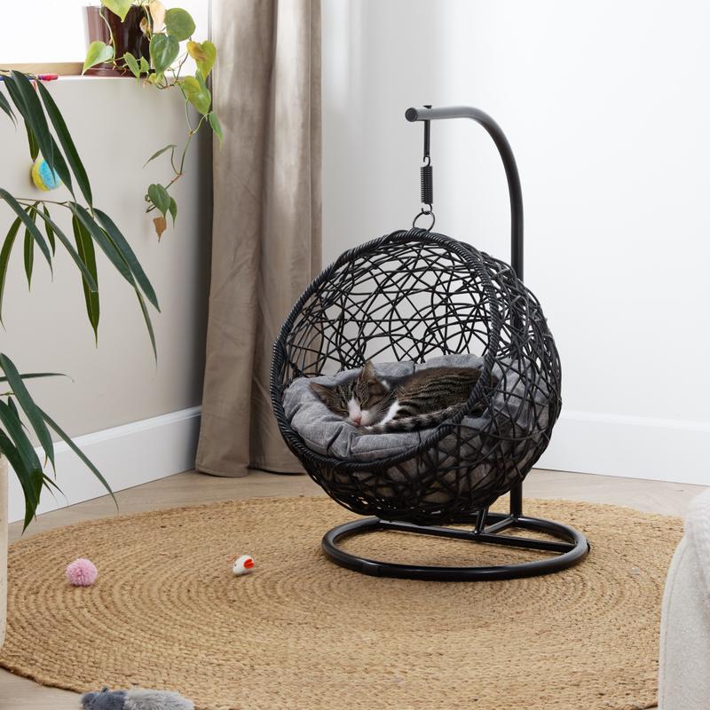 Hanging chair for cats – black / anthracite - mood picture