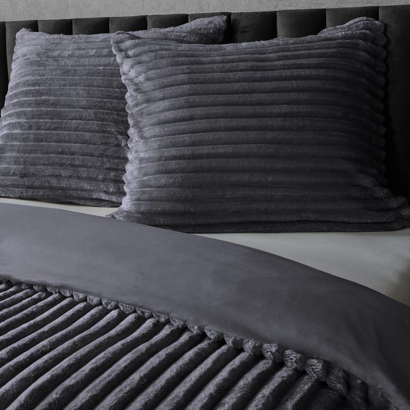 Teddy anthracite ribbed duvet cover – 240 x 200/220 cm – close-up