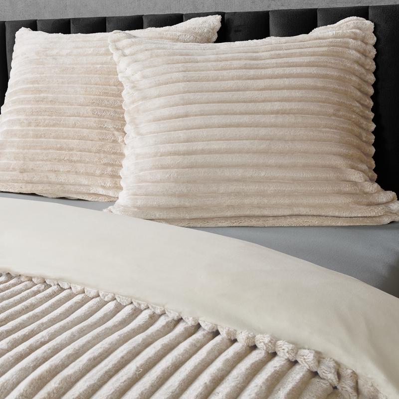 Teddy cream white ribbed duvet cover – 140 x 200/220 cm – close-up