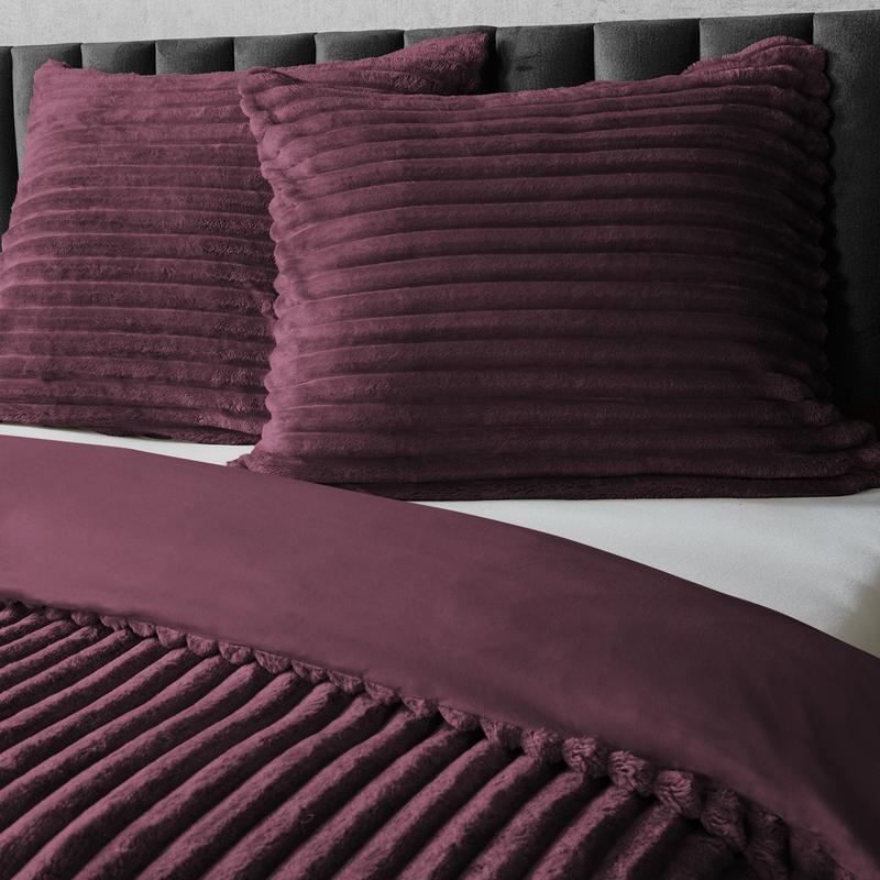 Teddy burgundy red ribbed duvet cover – 200 x 200/220 cm – close-up