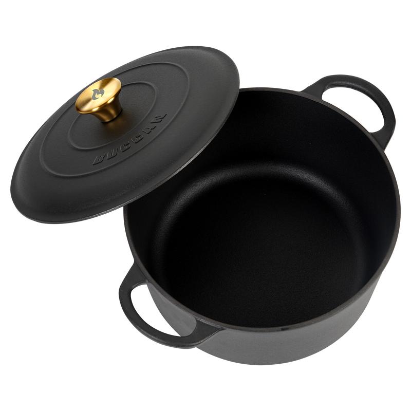 Cast iron Dutch oven with lid - lid off