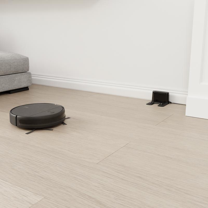Sinji Gyro robot vacuum with mop - in use in living room