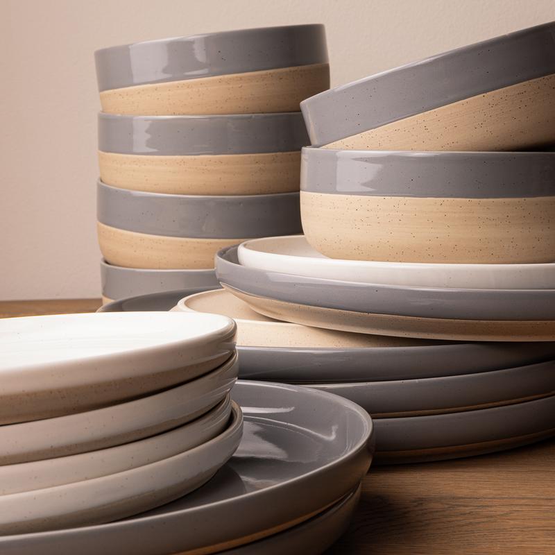 Close-up Dinner set Earthy - Grey/beige in kitchen