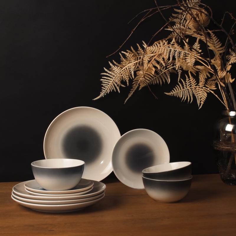 Obsedian dinner set with colour gradient - Anthracite on the table