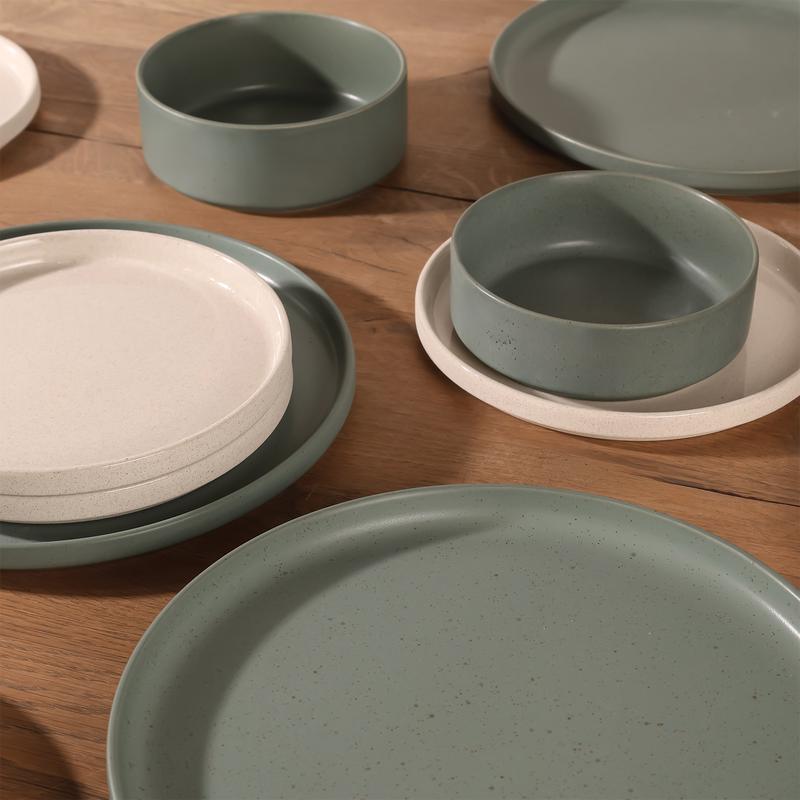 Cove green 18-piece dinner set on table